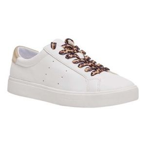 Steve Madden • Motive Sneaker